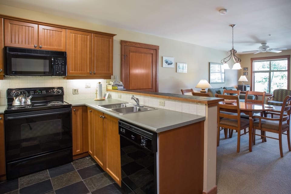 Condo, 2 Bedrooms | Private kitchen | Fridge, oven, coffee/tea maker, toaster