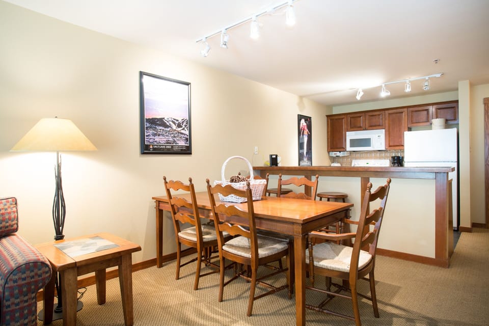 Condo, 1 Bedroom | Dining