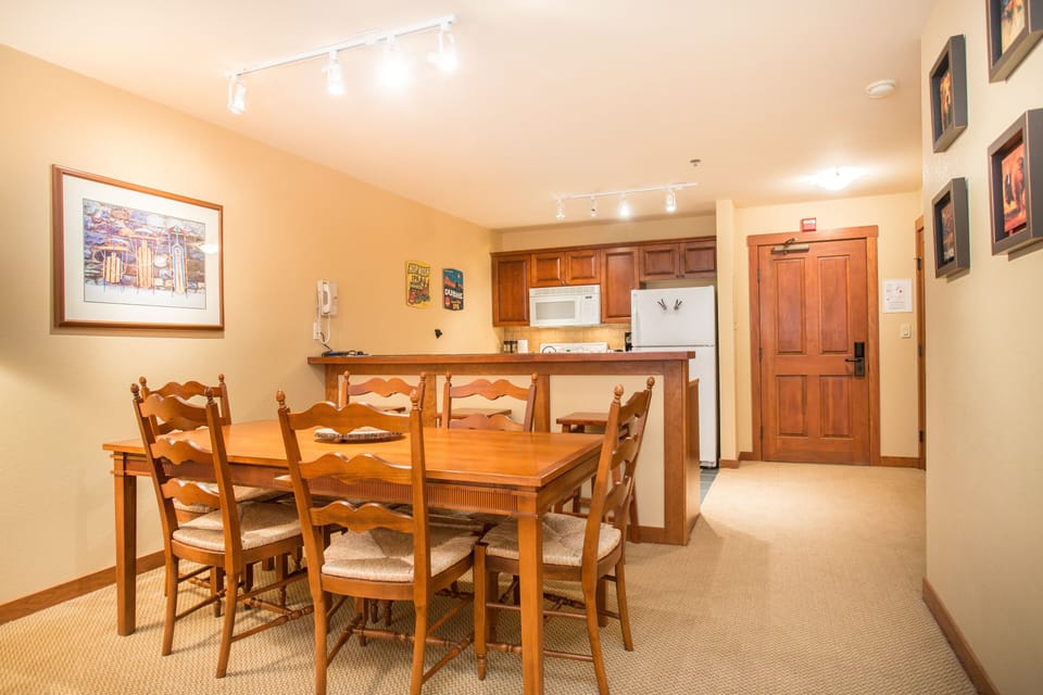 Condo, 1 Bedroom | Dining