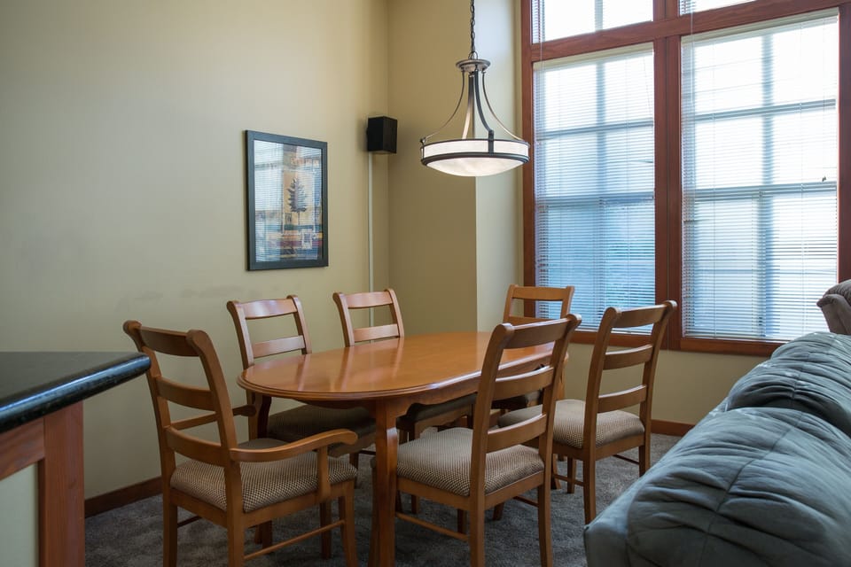 Condo, 2 Bedrooms | Dining