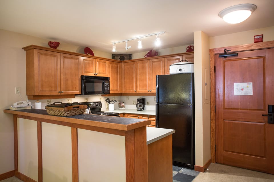 Condo, 1 Bedroom | Private kitchen | Coffee/tea maker, fridge, oven, toaster