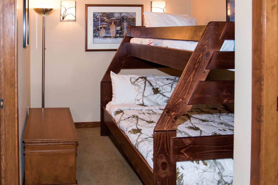 3505 - One Bedroom + Den Standard Powderhorn Lodge 1 Condo by RedAwning Apartment in Utah