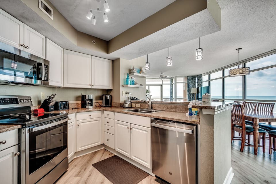 Full kitchen