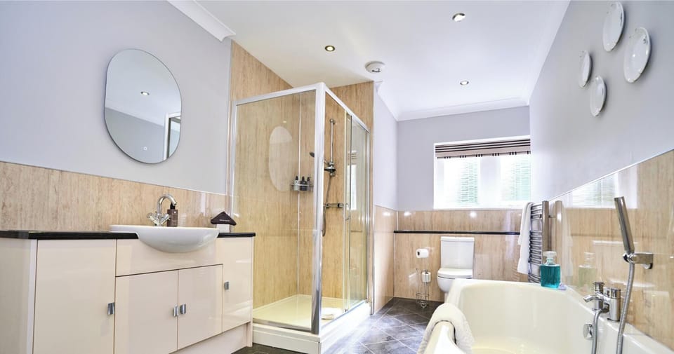 Honeymoon Room, Ensuite | Bathroom | Hair dryer, towels