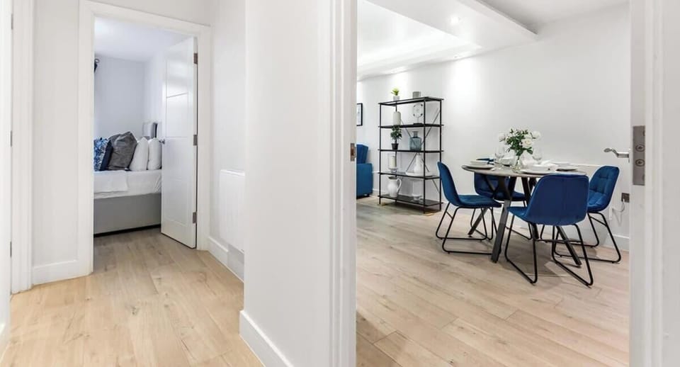 DINING AREA, CAN SIT UP TO 4 PEOPLE