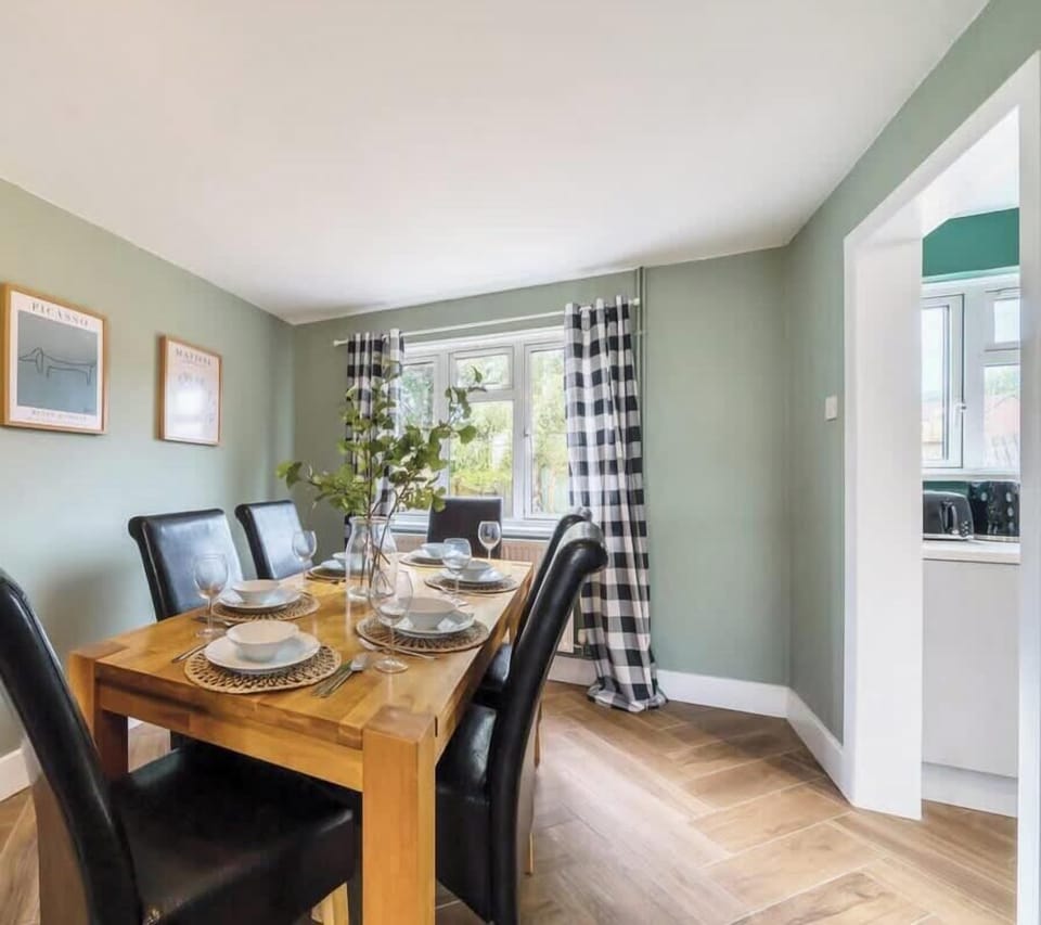 DINING TABLE AND CHAIRS FOR SIX ADULTS