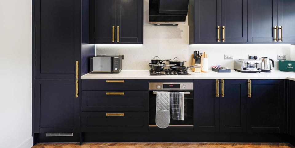 LARGE FULLY-EQUIPPED KITCHEN FOR HOME-COOKED MEALS