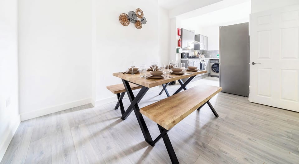 SIT DOWN AND ENJOY A RELAXED AND HEALTHY MEAL