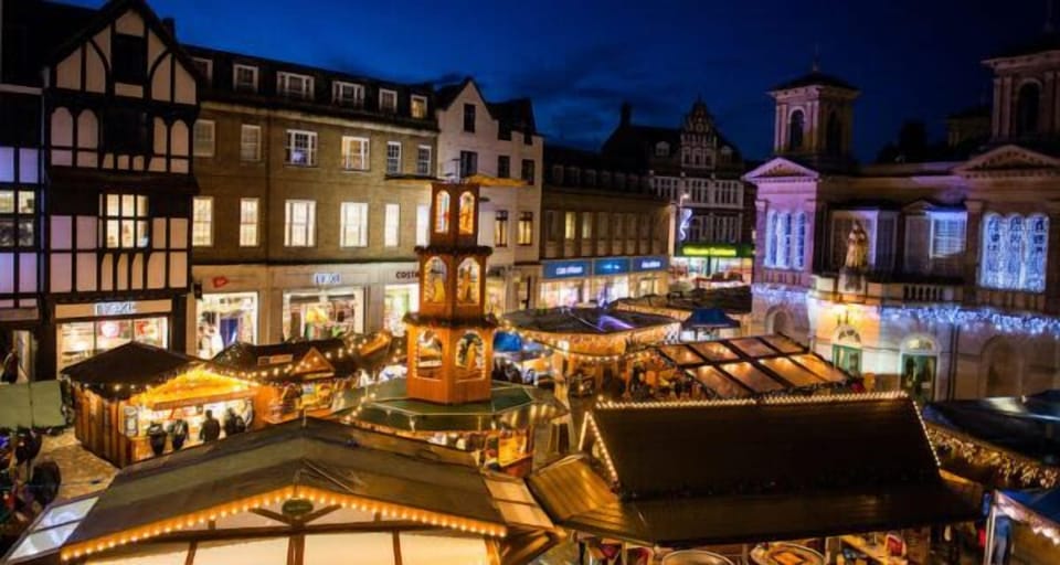 READING CHRISTMAS MARKET, HELD ANNUALLY IN READING, BERKSHIRE, OFFERS A FESTIVE ATMOSPHERE WITH STALLS, FOOD, GIFTS, AND ENTERTAINMENT, CELEBRATING THE SPIRIT OF CHRISTMAS WITH TRADITIONAL GIFTS AND SEASONAL TREATS FOR LOCALS AND VISITORS.