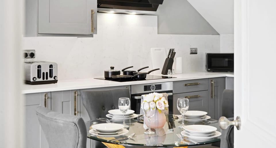 FULLY-EQUIPPED KITCHEN FOR HOME-COOKED MEALS