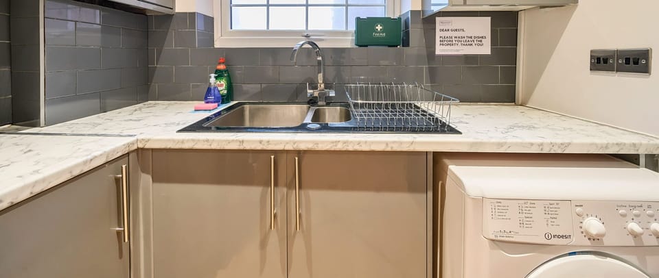 CLEAN KITCHEN SINK AND MEDICAL KIT