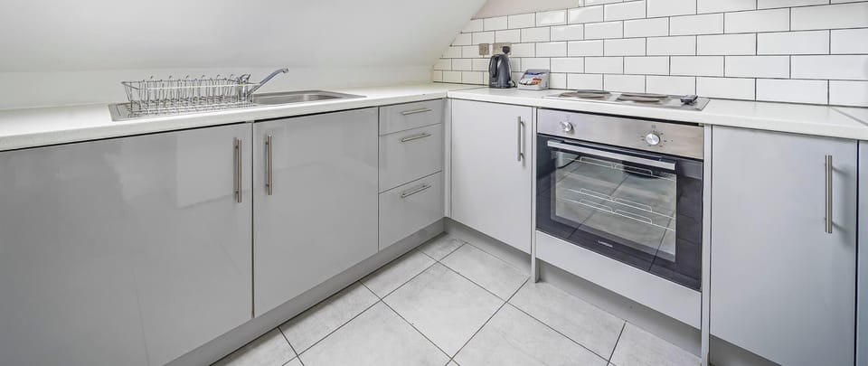 FUNCTIONAL AND SPACIOUS KITCHEN AREA