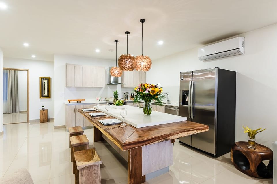 Pull up a chair to eat at this breakfast bar. 