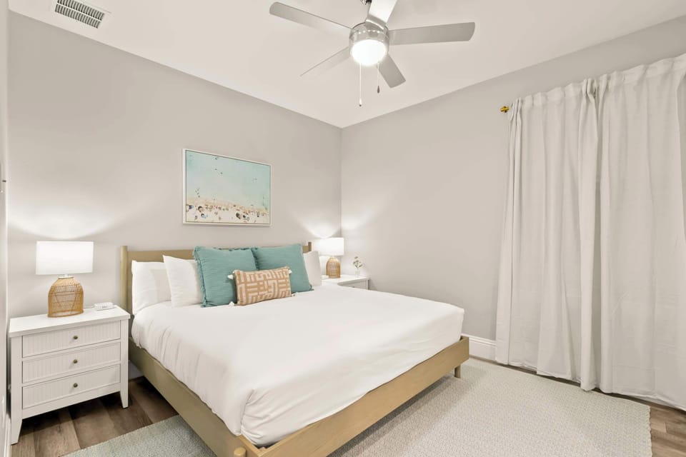 King Bedroom with En-Suite Bathroom