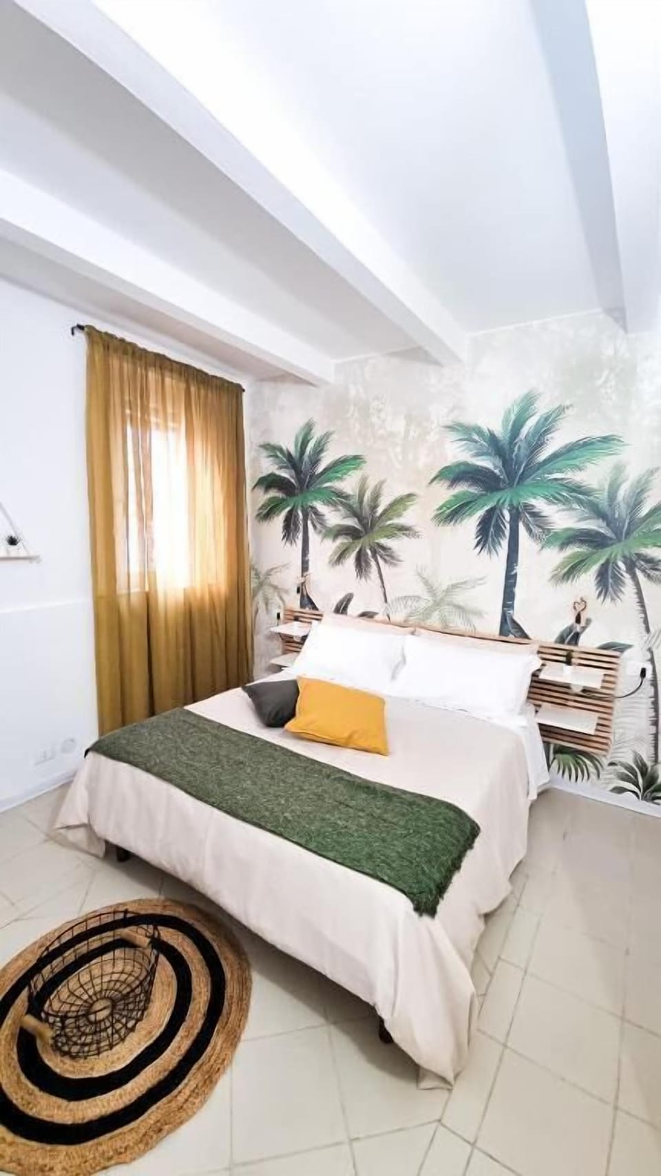 Comfort Room, 1 Queen Bed | Down comforters, desk, soundproofing, free WiFi