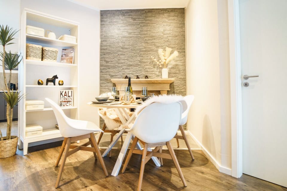 (Esszimmer) Platz für ein schönes Abendessen.