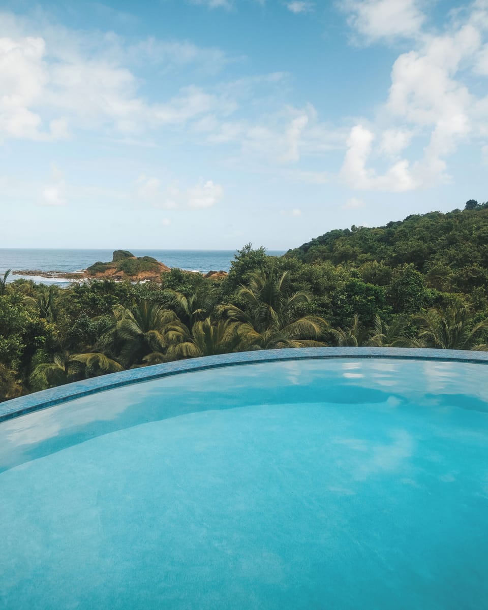 ESCAPE DOMINICA by thomas YSF 2025-12