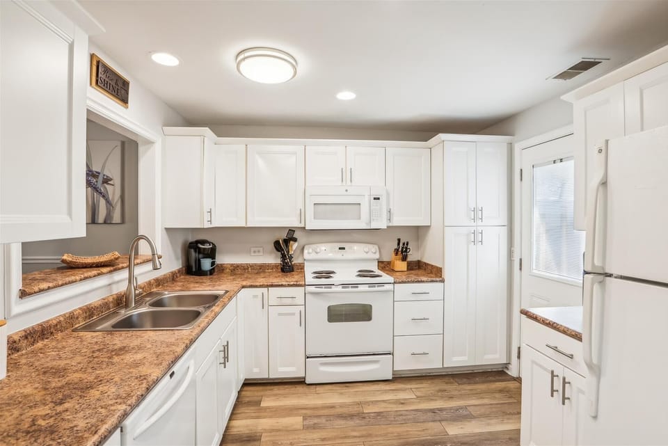 Kitchen at 666 Queens Grant