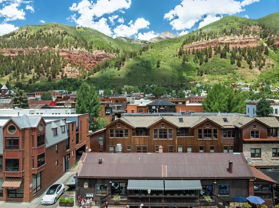 Exterior - A centrally-located condo with great ski access and incredible views