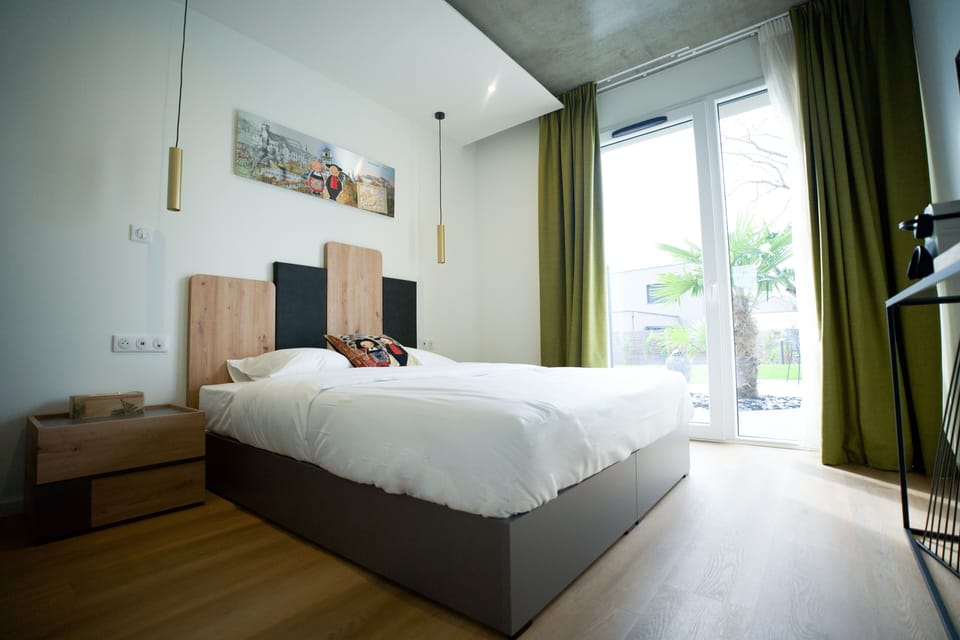 Comfort Room | Desk, soundproofing, free rollaway beds, free WiFi