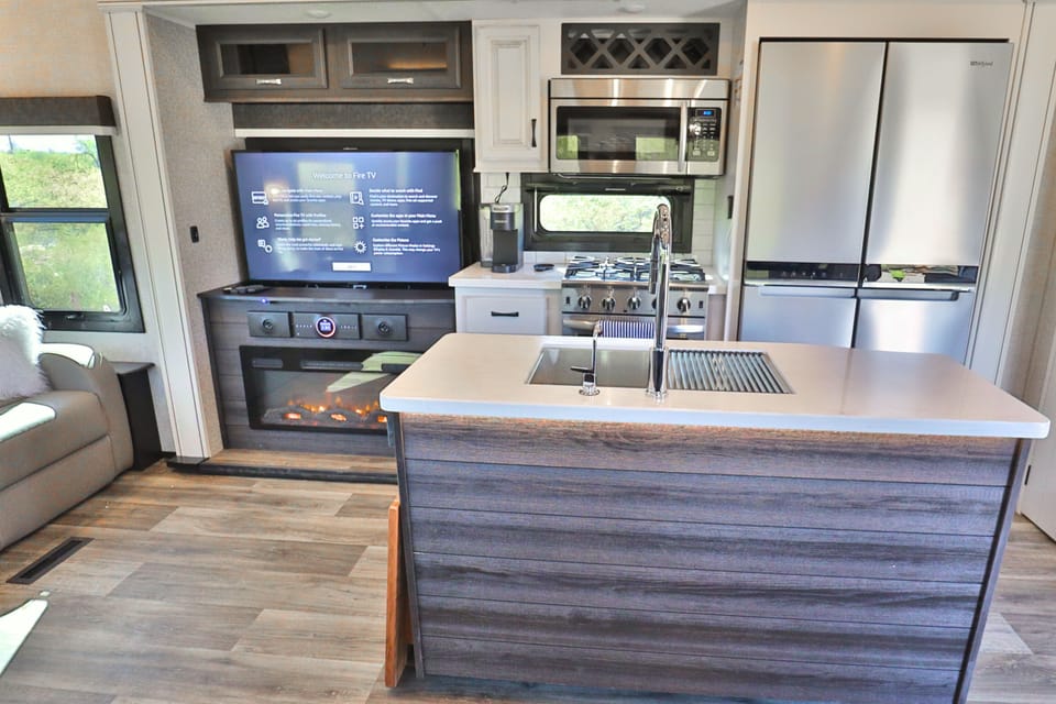 Equipped kitchen with full size refrigerator