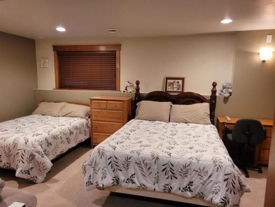 Bedroom 2 - 1 Queen, 1 Double bed