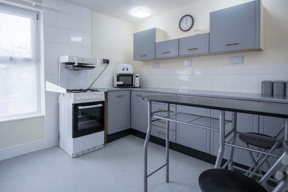 Fulke Street - 2 Bedroom Apartment - Milford Haven (21678)