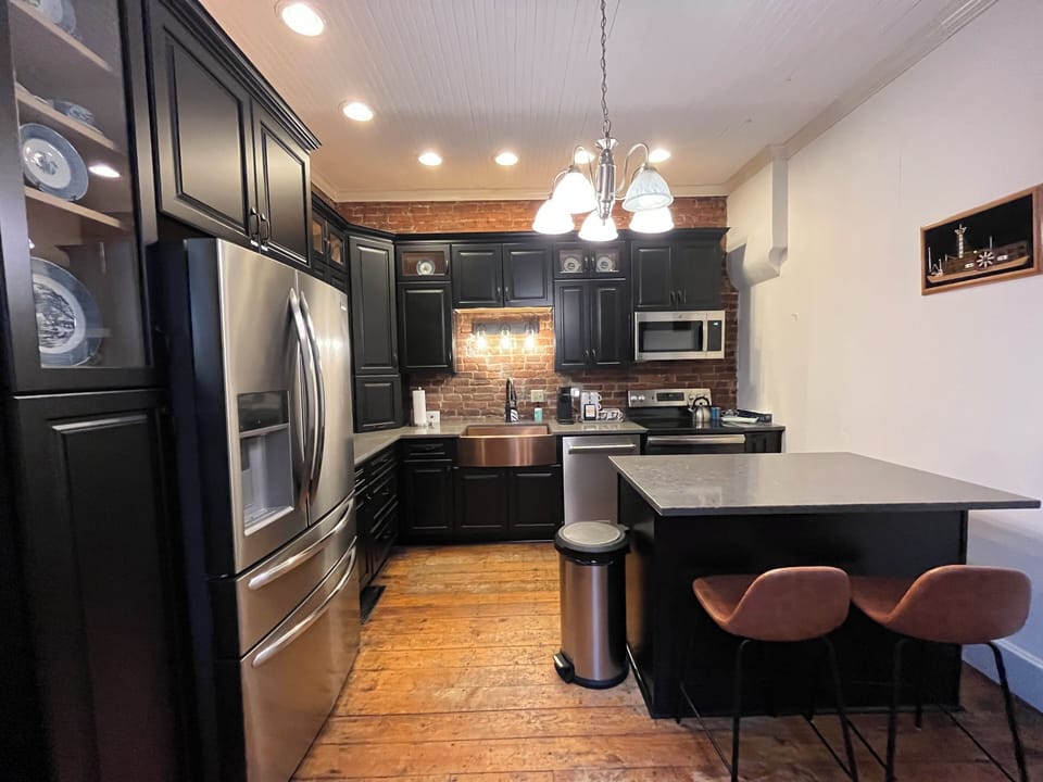Fully stocked kitchen -- perfect for easy meals at home