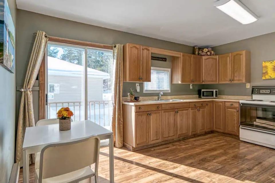 Full kitchen 