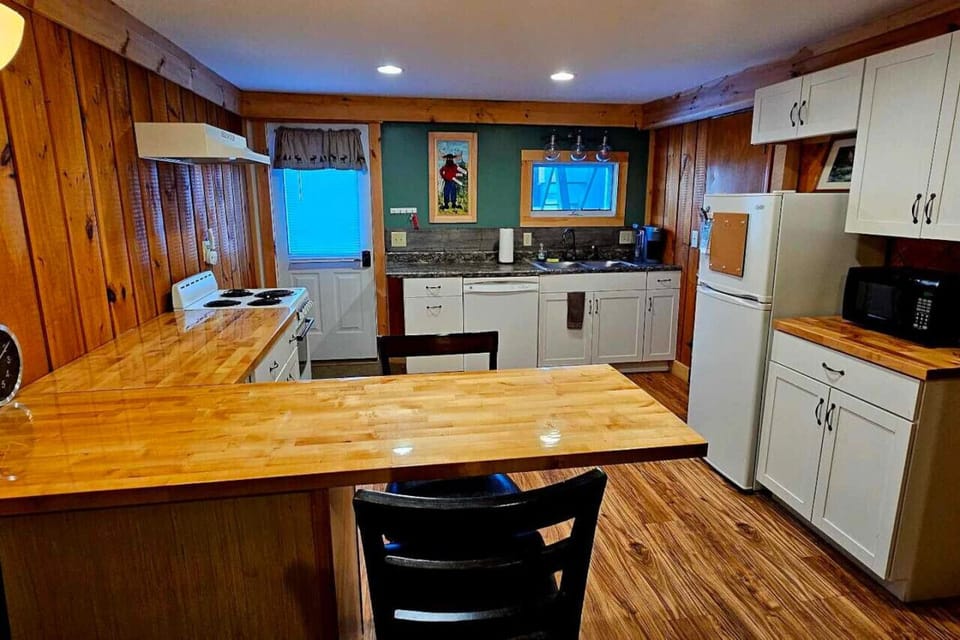 Fully equipped kitchen with dining island, modern appliances, and plenty of space for cooking and gathering.