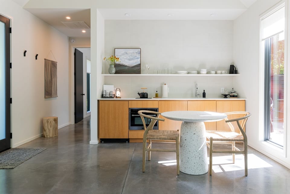 A fully-equipped kitchenette makes dining in a breeze!