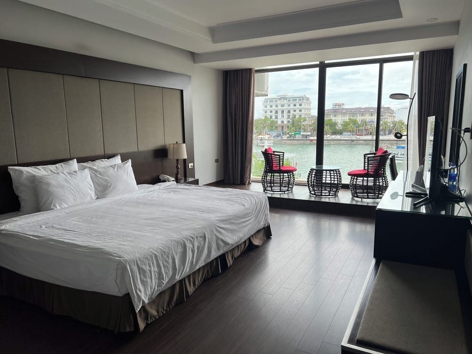 Desk, laptop workspace, free WiFi, bed sheets