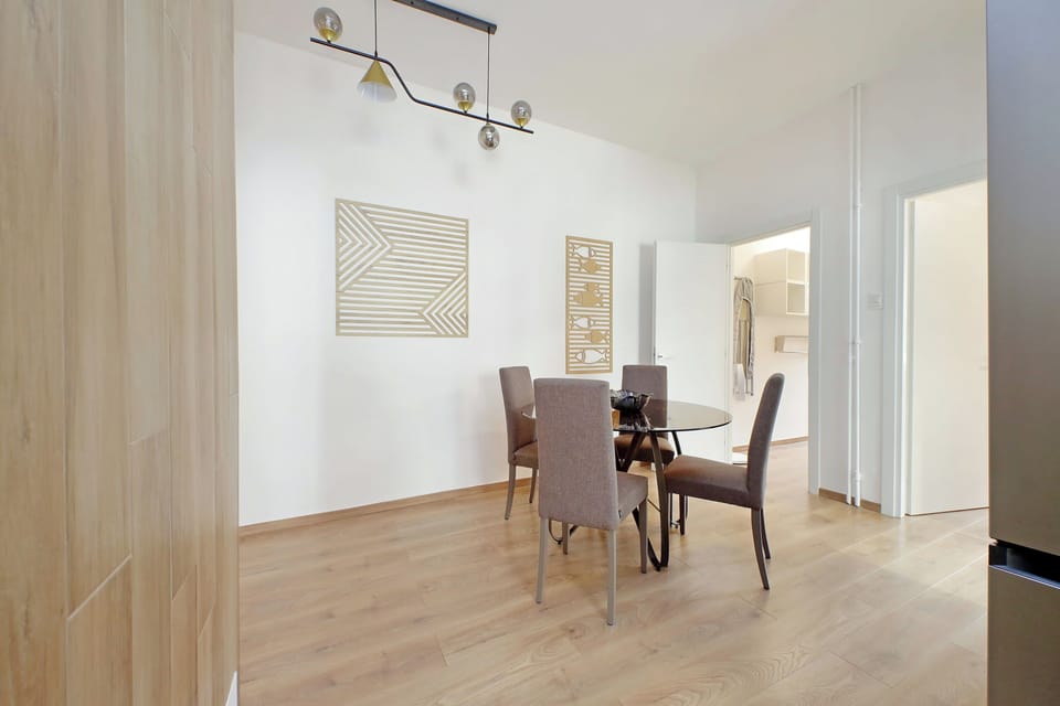 living room, with table and 4 seats