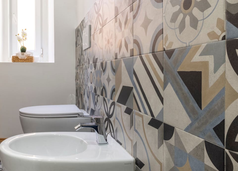 City Room | Bathroom | Shower, free toiletries, towels