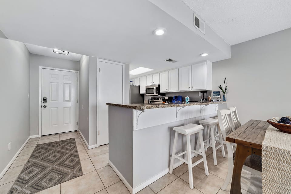 Breakfast bar and kitchen