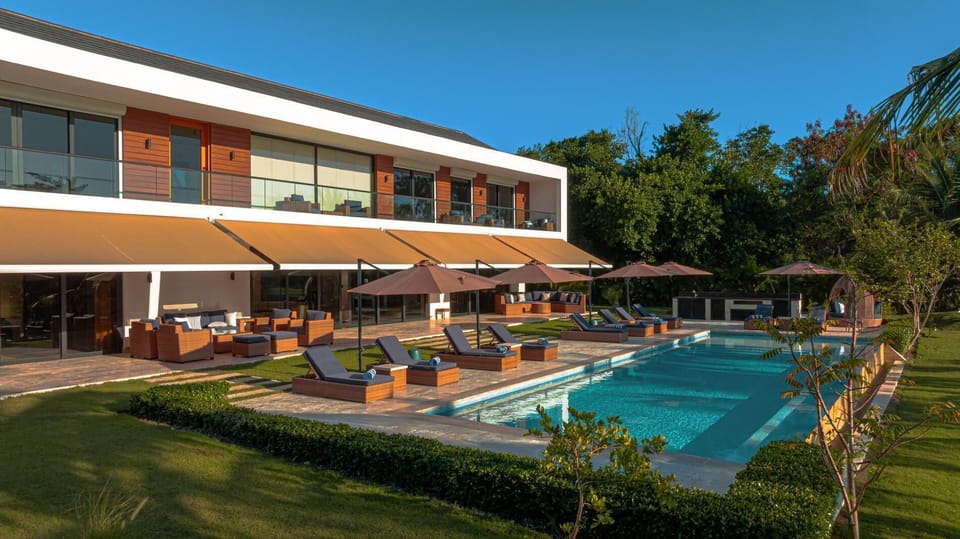 Large modern 7BDR villa with chef, butler and maid, close to beach and golf (5560)