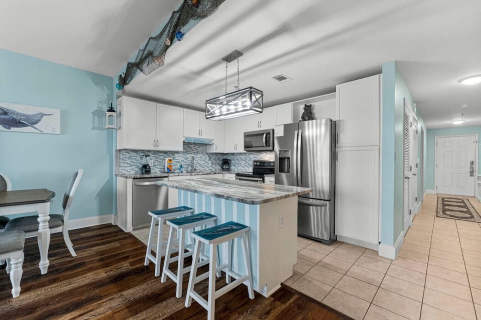 Fully Stocked Kitchen with Lake and Light Show Views and Island Bar Seating