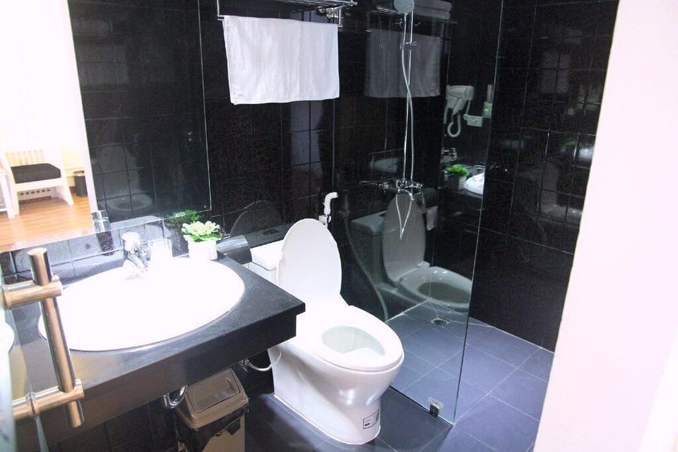 Standard Room | Bathroom