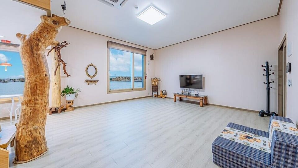 Room (room 201) | 1 bedroom