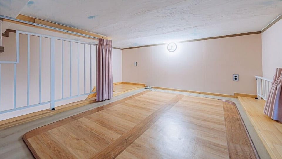 Room (room 201) | 1 bedroom