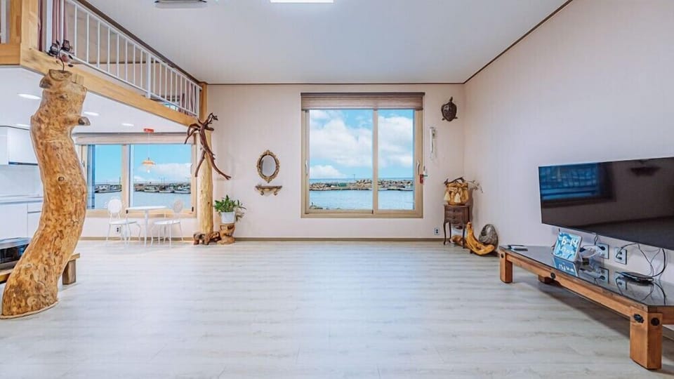 Room (room 201) | 1 bedroom