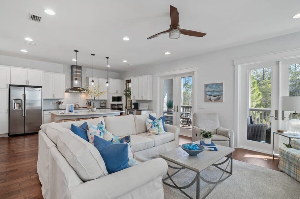 Hardwood Floors Though Out the Home 