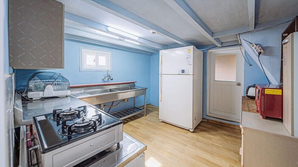 Room (private house)