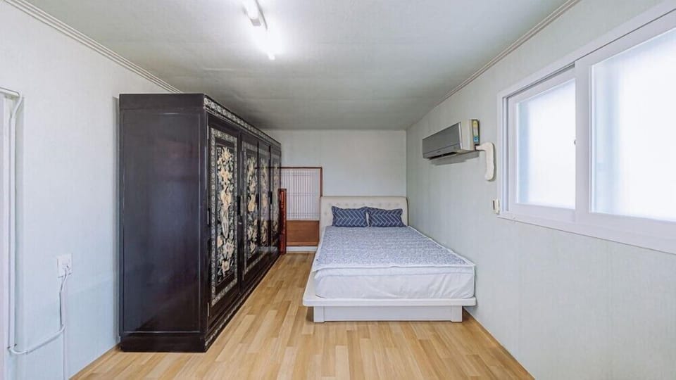 Room (private house)