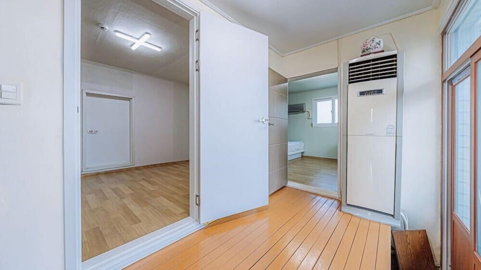 Room (private house)