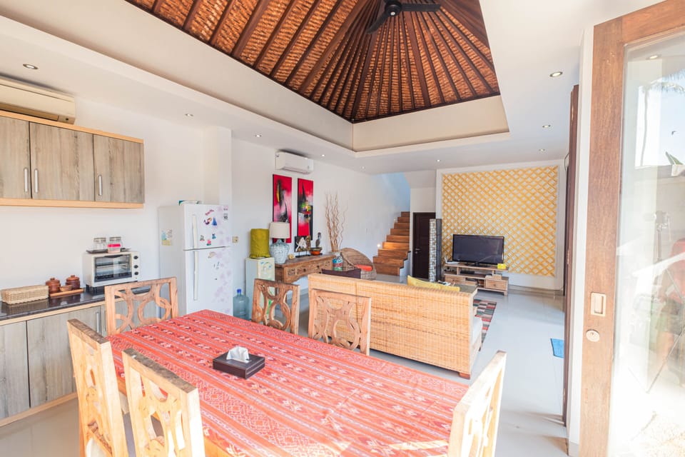 Deluxe Villa | Private kitchen | Fridge, microwave, stovetop, electric kettle