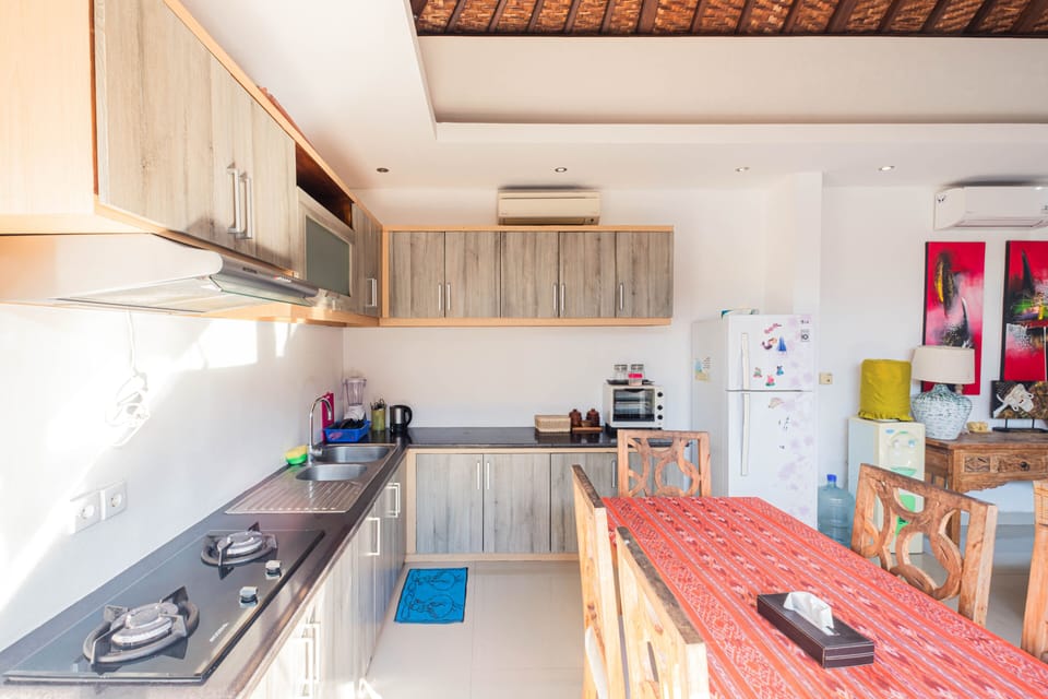 Deluxe Villa | Private kitchen | Fridge, microwave, stovetop, electric kettle