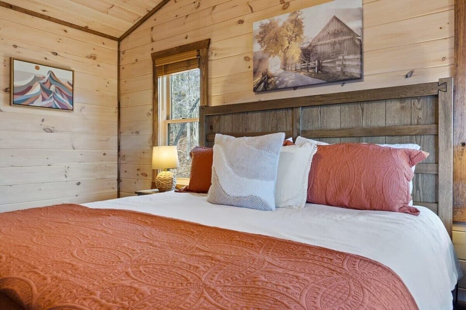 king bedroom with aesthetic vibes theme