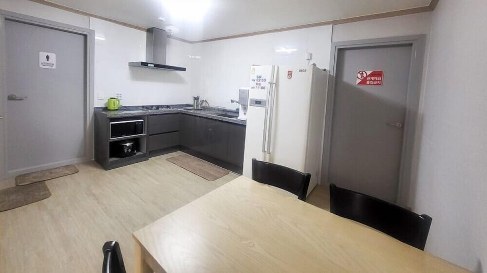 Room (private house)