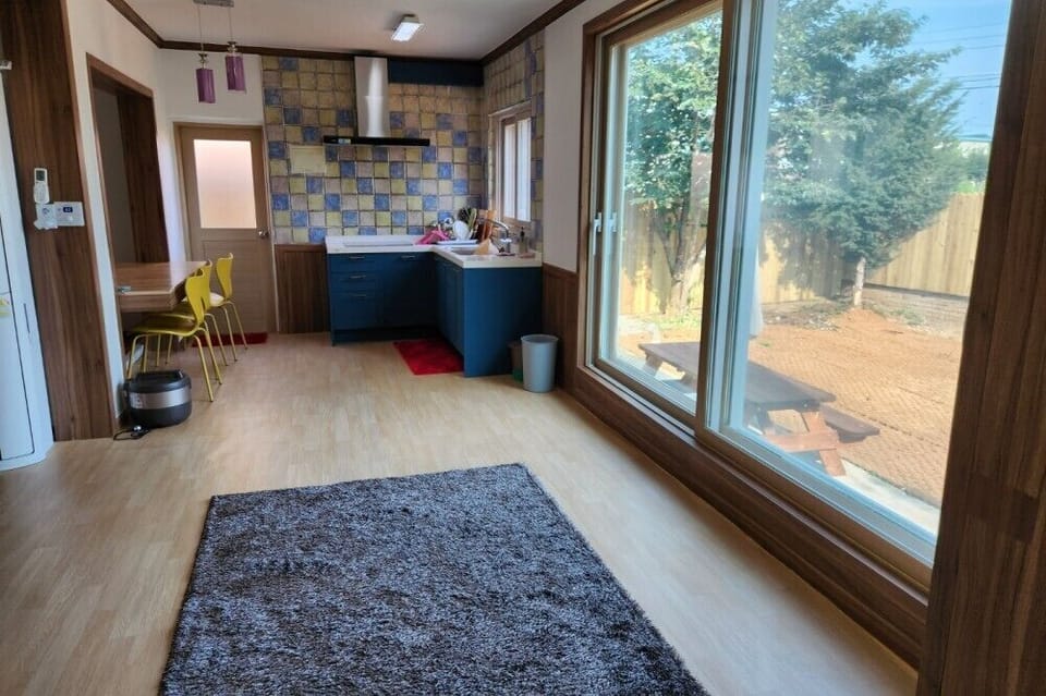 Room (private house)
